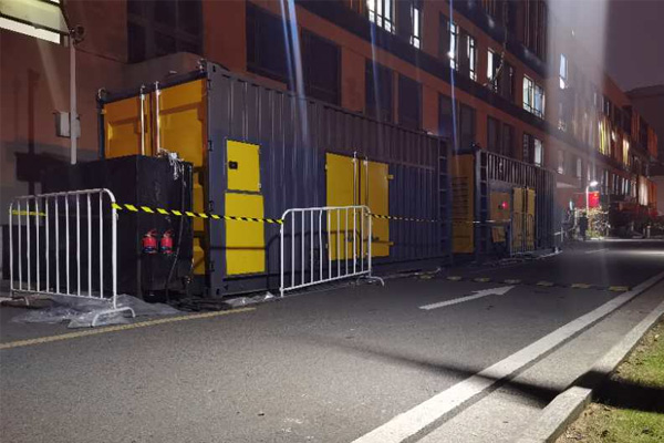 福绵柴油发电机组的输出电压是如何调节的？