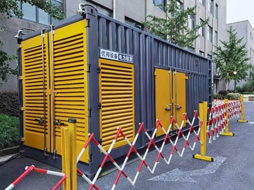 福绵如何使用转速表检查发动机的转速？