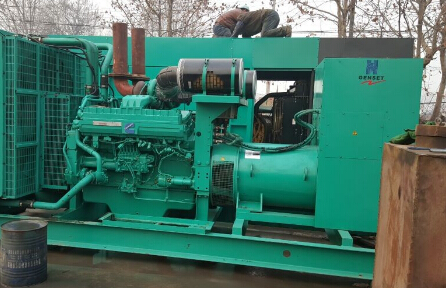 福绵发电机组如何判断水冷式机油散热器内部是否需要清洗？